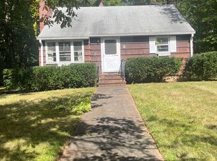 2 Burr Hill Ter, North Branford, CT 06471