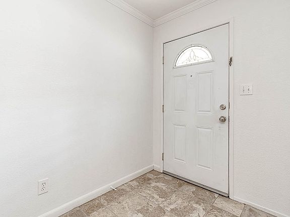 5th image of 3424 Selby Ln