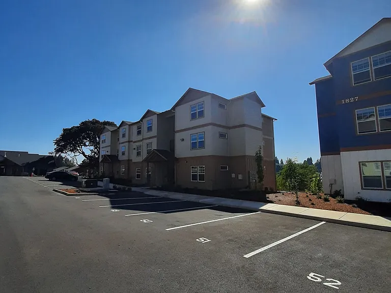 White Oak Apartments — Photo 1