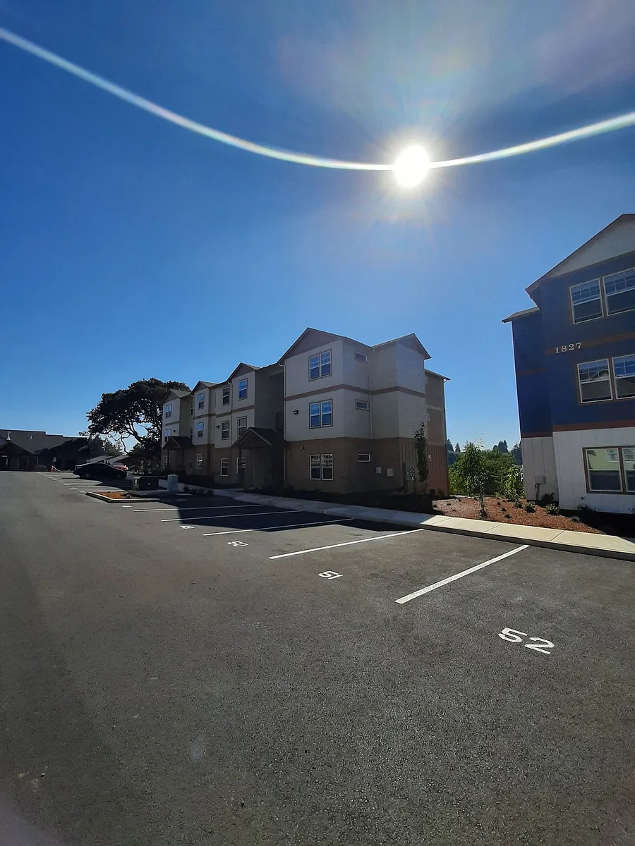 Photo 1 of 34 - White Oak Apartments - Salem, OR Primary Photo - White Oak Apartments