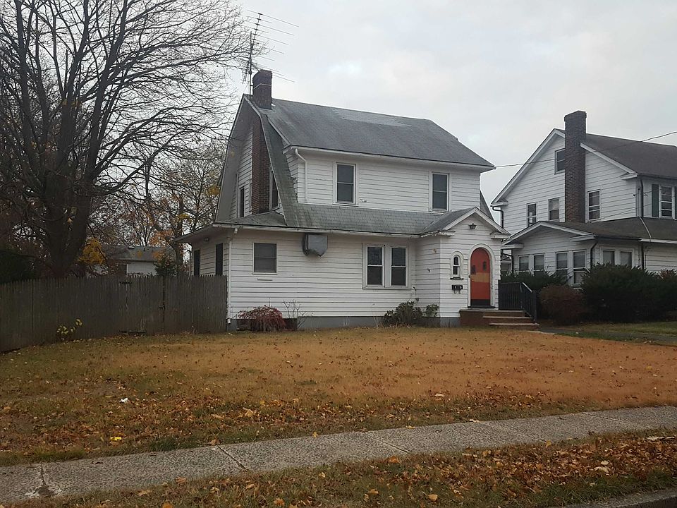 2nd image of 15 Ivanhoe Ave