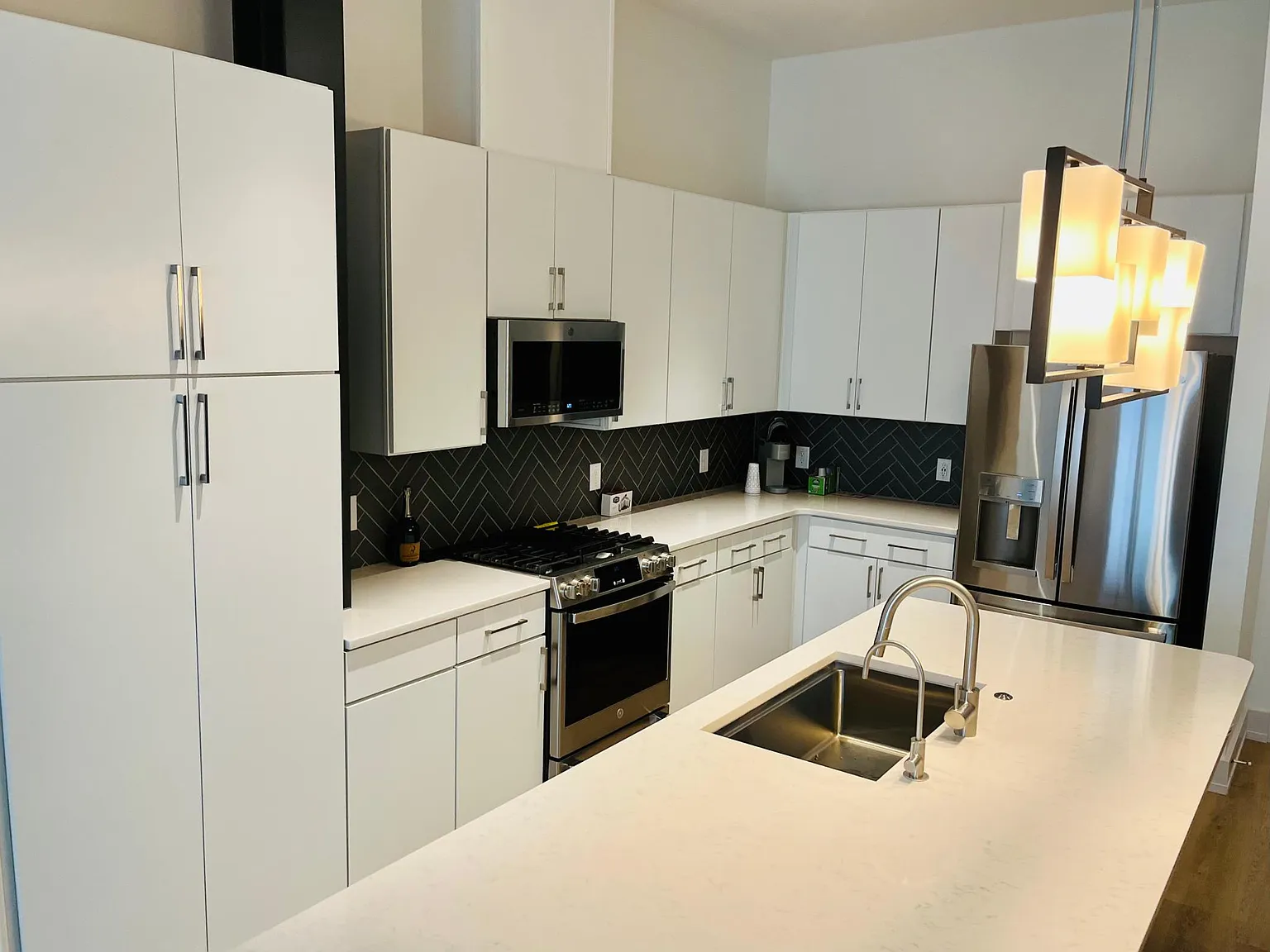 1 bed, 818 sqft, $1,495 — Photo 2