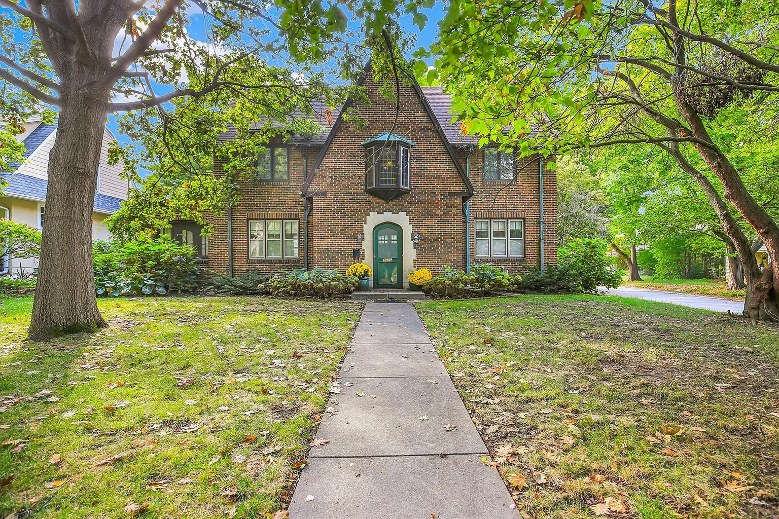 1001 S Douglas Ave photo 1