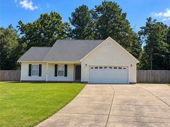 118 Woodbine Dr, Raeford, NC 28376