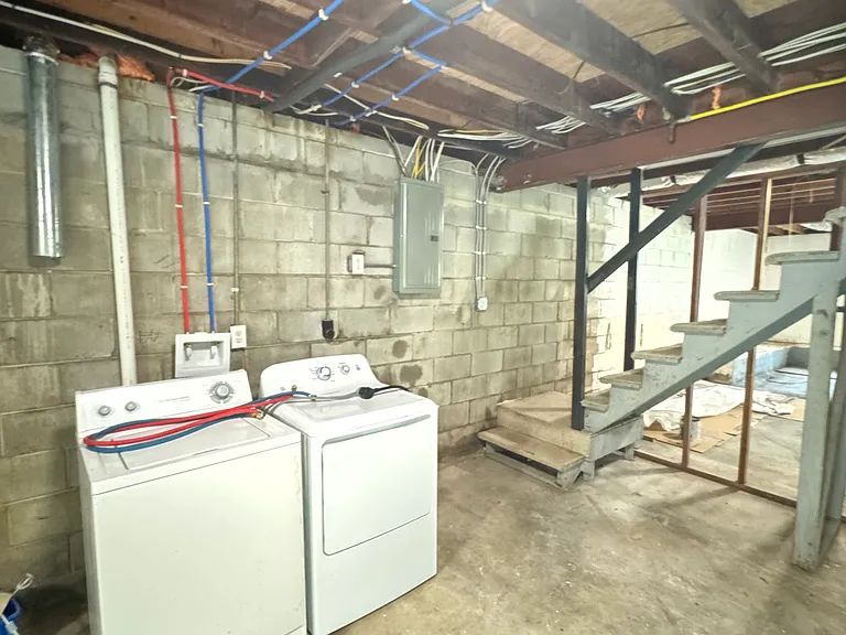2395 Rhineland Ct — Photo 12