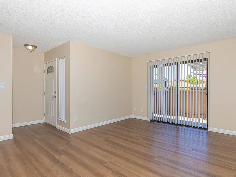 Renaissance Apartments — Photo 39