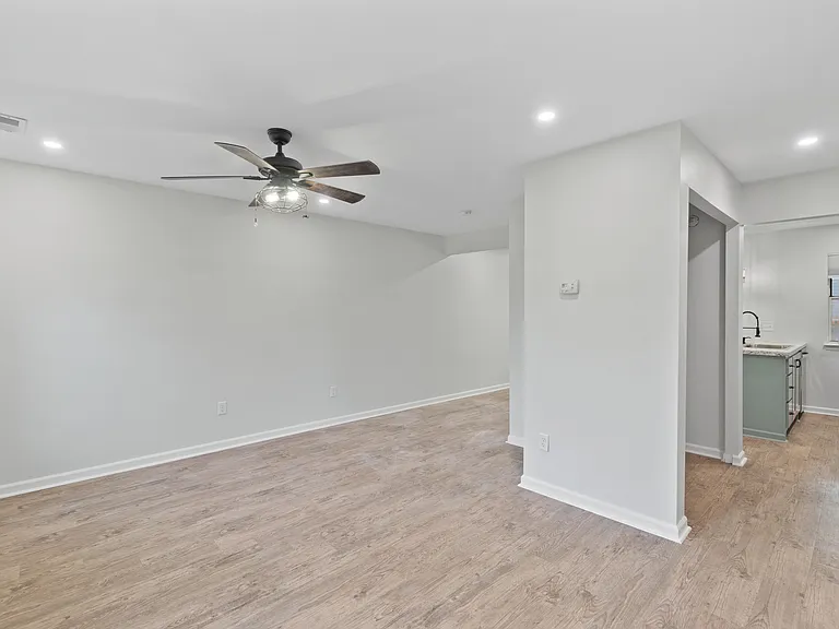 945 Captains Ct — Photo 24