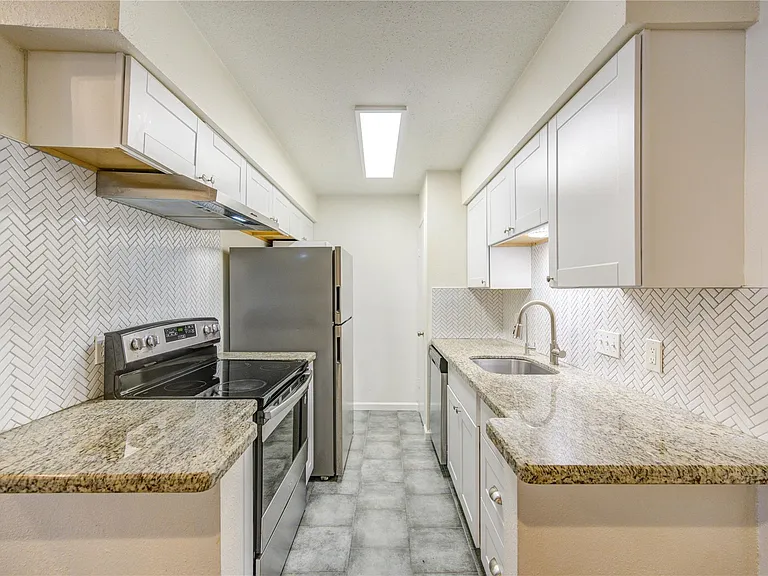 2120 Wilcrest Dr #226 — Photo 10