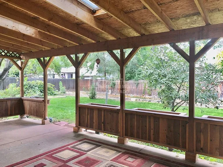 752 Oxford Ln — Photo 26
