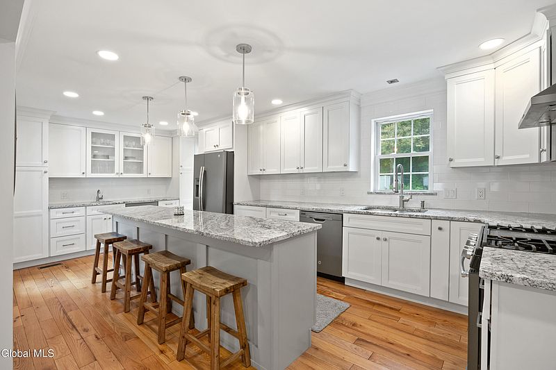4th image of 23 Pine Valley Drive