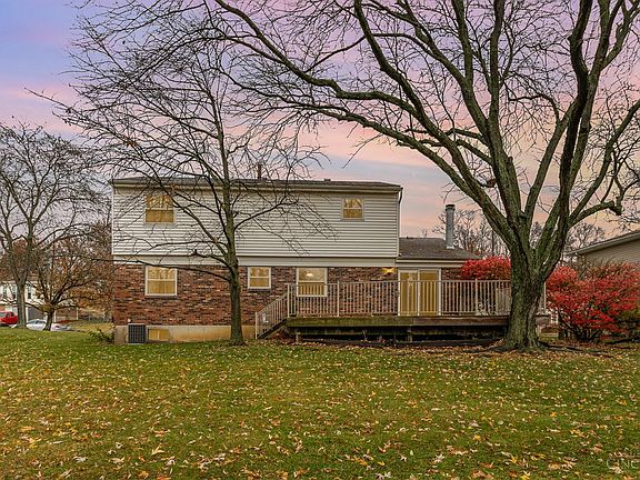 5th image of 821 Clearfield Ln