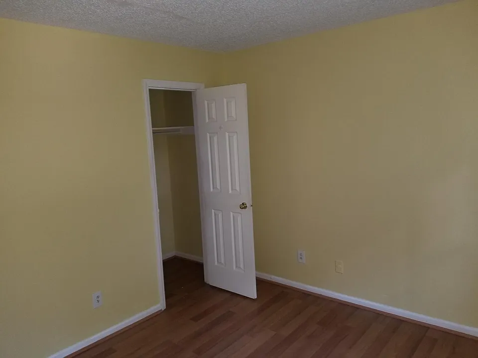 BEDROOM-01 WALK IN CLOSET-02