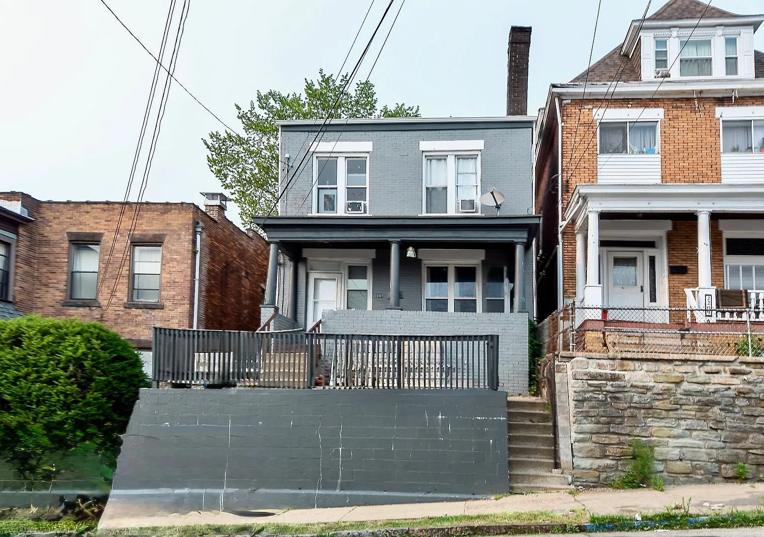 Swissvale * Beautiful & Spacious 3 Bedroom / 1.5 Bath House * Large Backyard * Pet Friendly * Ful... — Photo 3