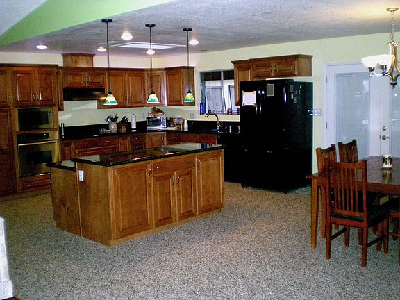 Kitchen(Aggregate Flooring)