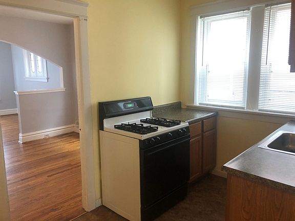 5th image of 3970 Shenandoah Ave APT 1E