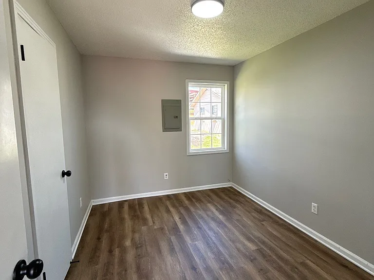 127 E Jefferson St — Photo 2