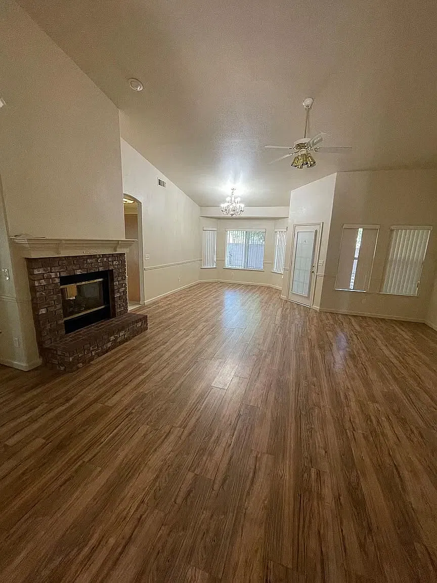 3 bed, 2153 sqft, $2,640 — Photo 3