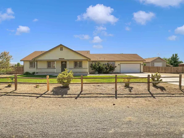 6308 Bluegrass Dr, Stagecoach, NV 89429