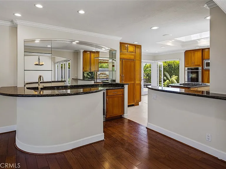 1840 Temple Hills Dr — Photo 13