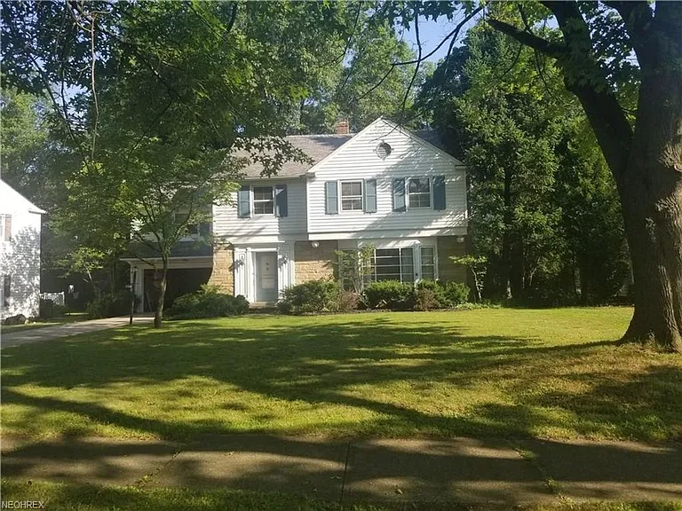 3297 Chelsea Dr — Photo 2