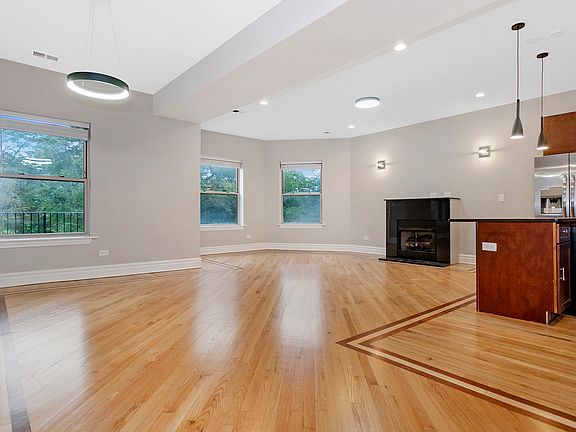 5th image of 5244 S King Dr APT 2S