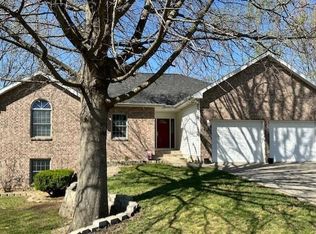 314 Hillcrest Dr, Nevada, MO 64772