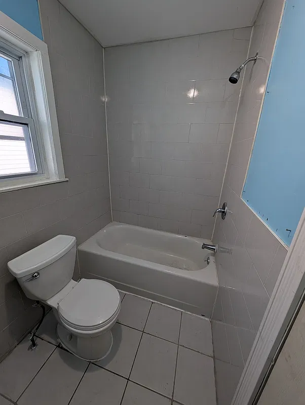 1 bed, 1.0 bath, 900 sqft, $950 — Photo 2