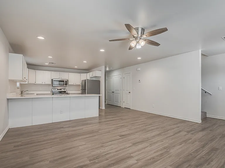 818 W Nevada Ave — Photo 7