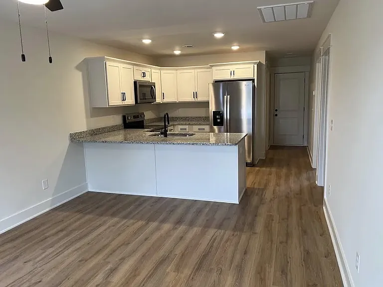 402 Portland Blvd — Photo 11