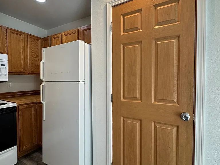1512 Brook Ct — Photo 10