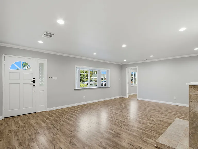12610 Paseo Flores — Photo 30
