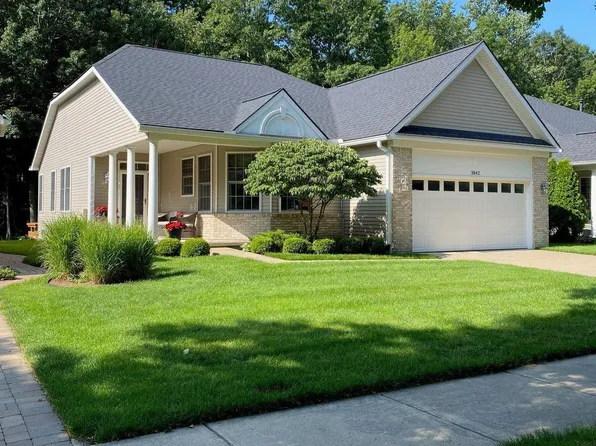3842 Hillsdale Dr, Auburn Hills, MI 48326