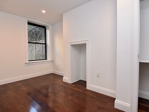 4th image of 47 W 126th St