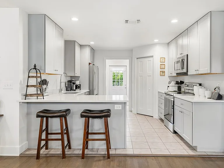 315 Mimosa St — Photo 4