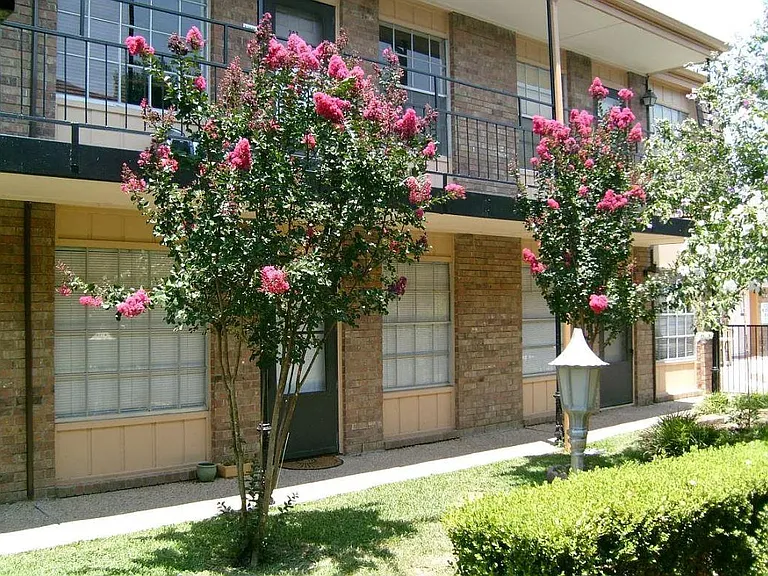 Whisperwind Apartments — Photo 3