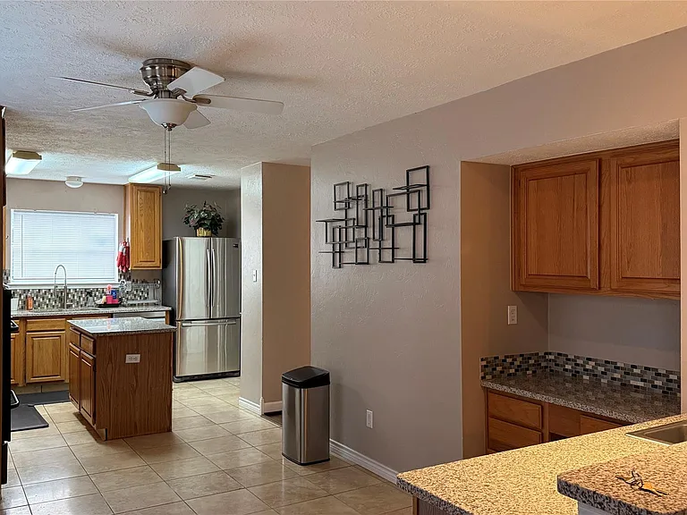 10310 Hedge Way Dr — Photo 3