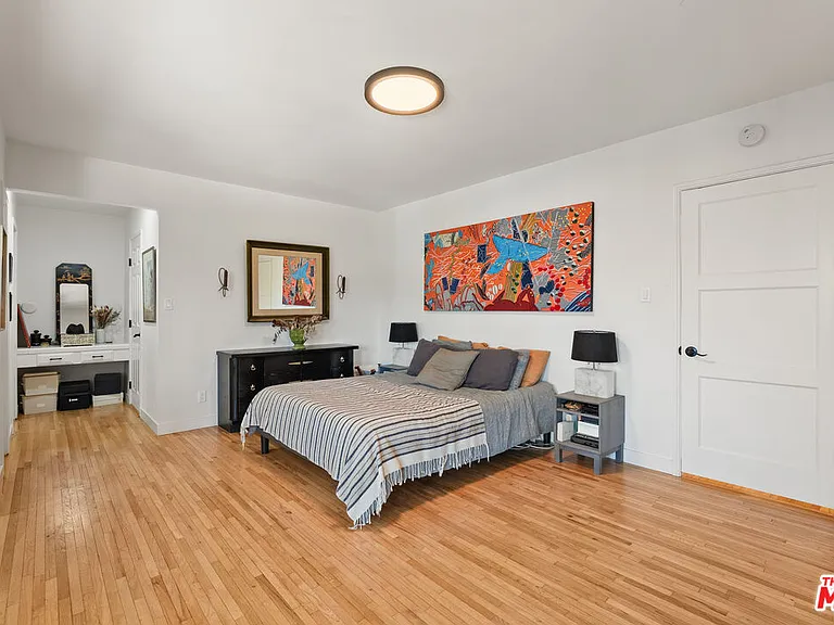 8300 Creighton Ave — Photo 7