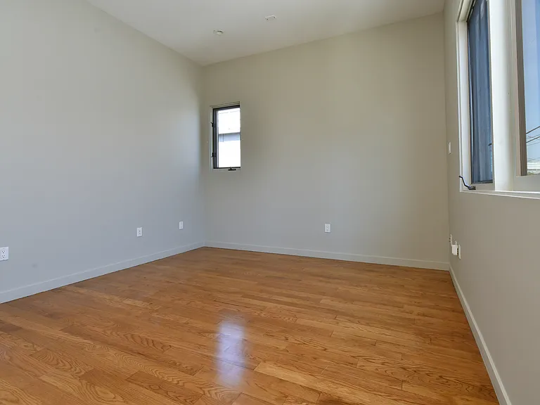 744 Marine St — Photo 28