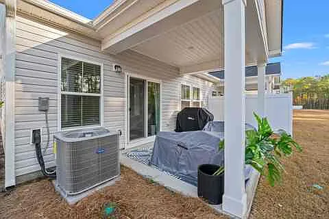 1041 Arborwood Ln SW — Photo 32