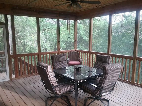 Screened-in Porch