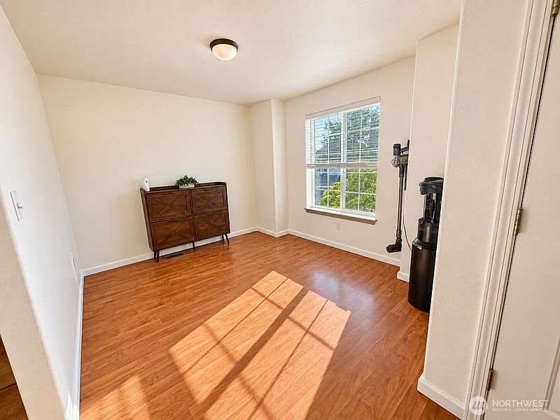 4th image of 419 Spring Lane