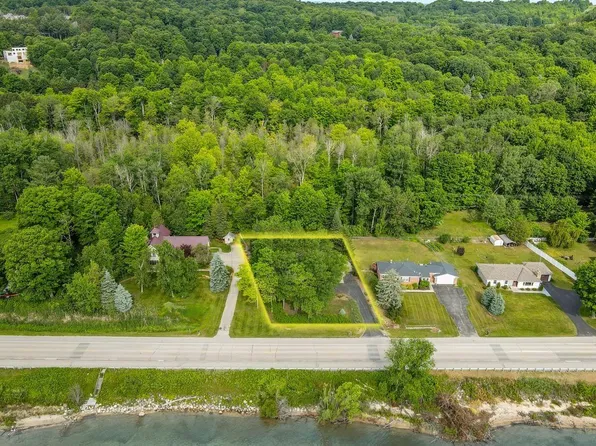 4486 S West Bay Shore Dr, Suttons Bay, MI 49682