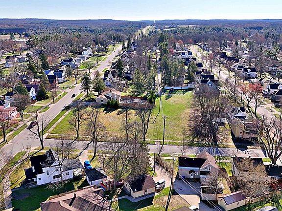 4th image of E Division St