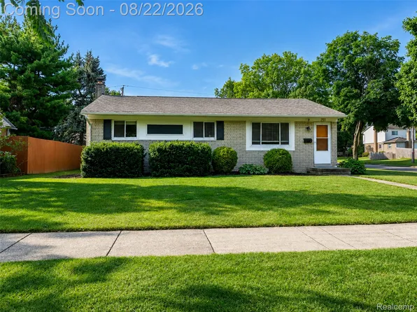 250 Wallace Dr, Saline, MI 48176