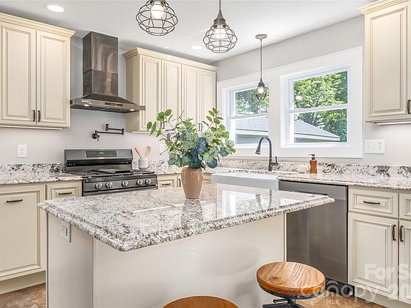 3rd image of 638 Newfound St