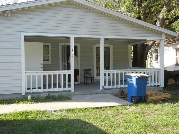 3rd image of 908 Plaza St