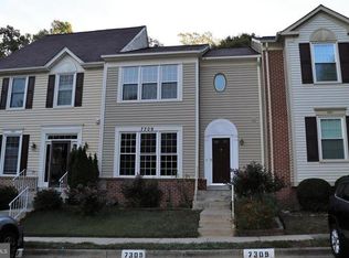 7309 Treetop Hill Ln, Springfield, VA 22152