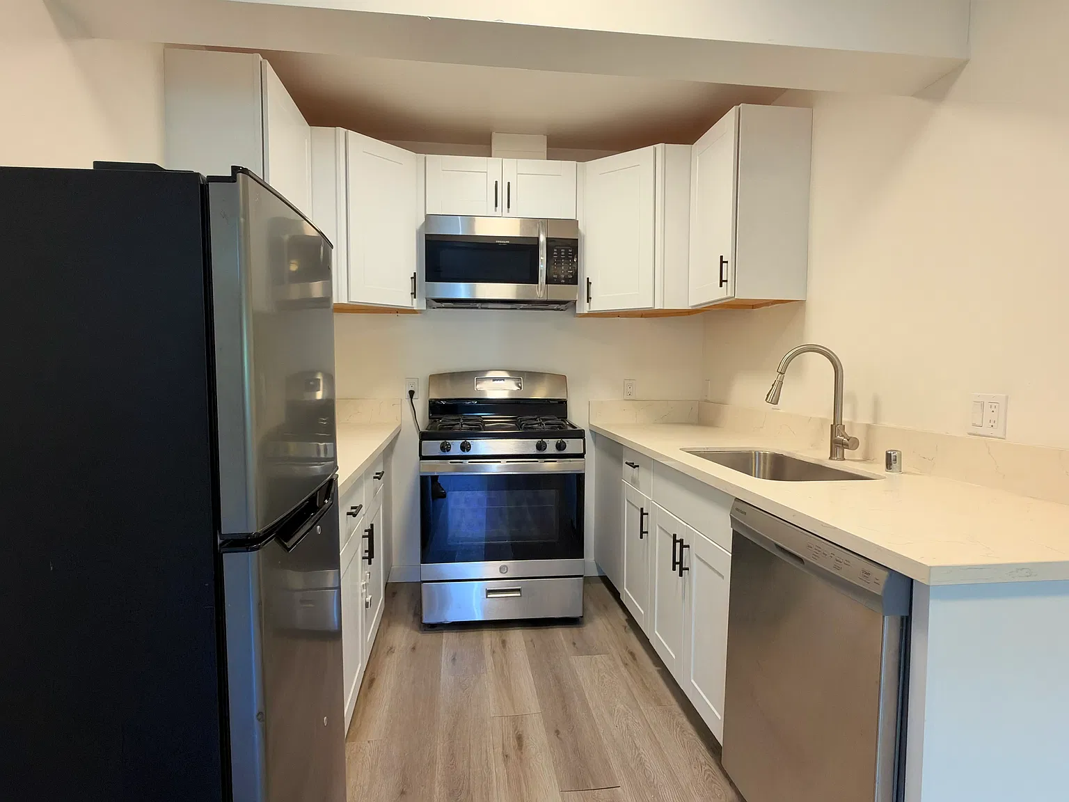 Studio, $2,395 — Photo 2