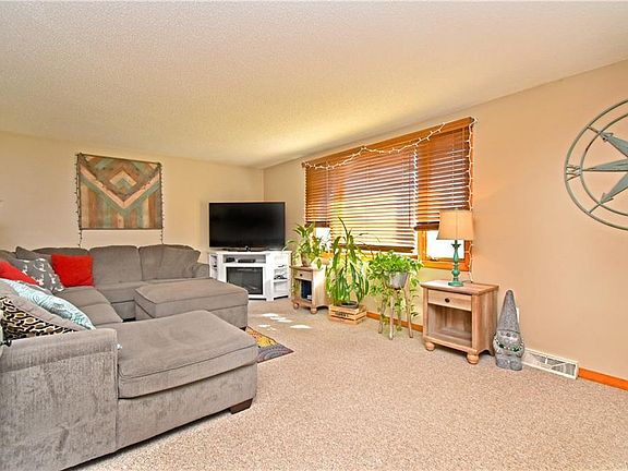4th image of 156 East Ave