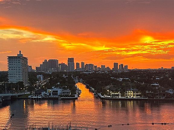 4th image of 200 S Birch #1102